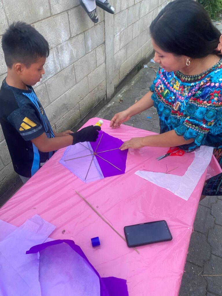 Las Casas de Desarrollo Cultural tienen cuatro ejes de trabajo: Desarrollo Cultural Artístico, Gestión Cultural, Idiomas Nacionales, Emprendimientos Culturales y Sostenibles.