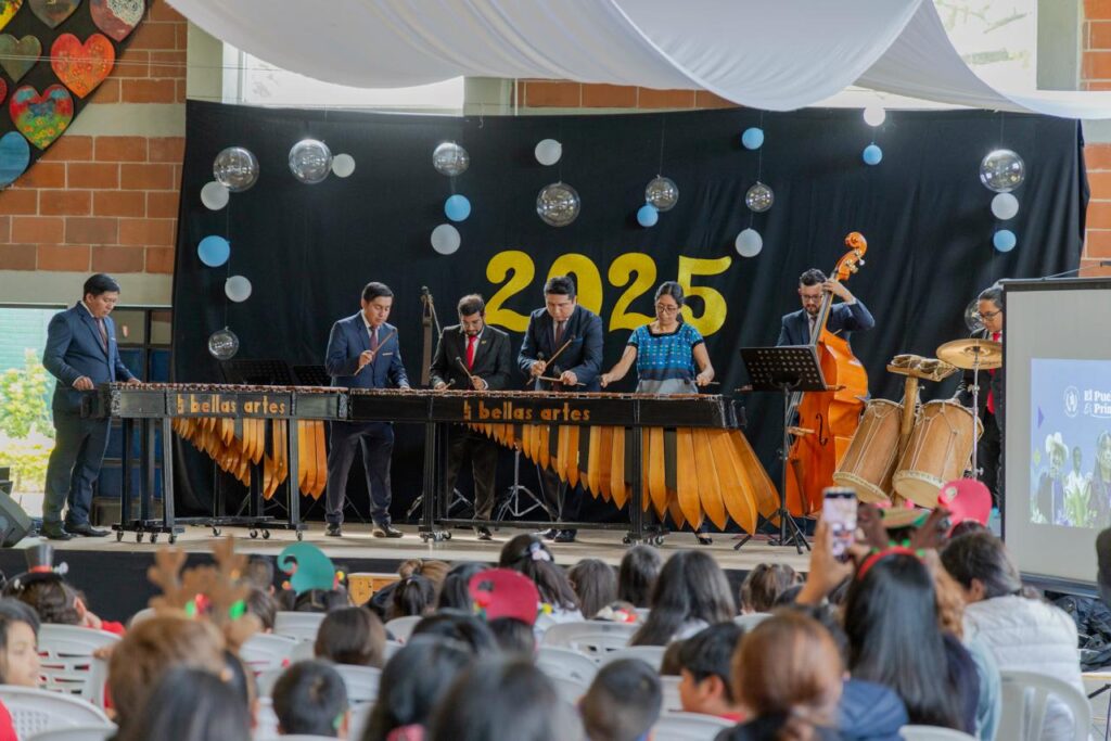 La Marimba de Concierto de Bellas Artes se presentó en el marco de su temporada Felices Fiestas.