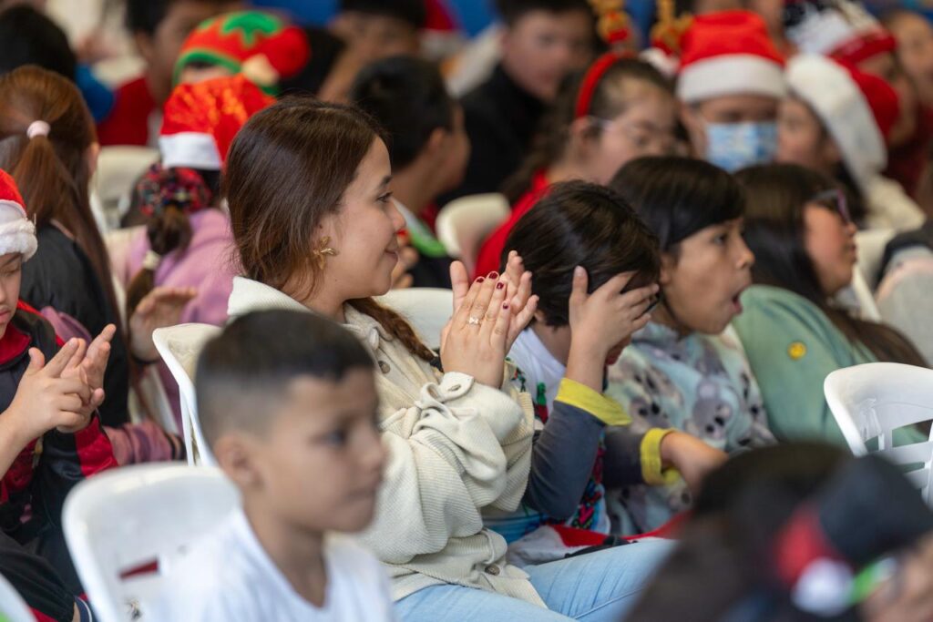 El público aplaudió cada melodía que se interpretó.