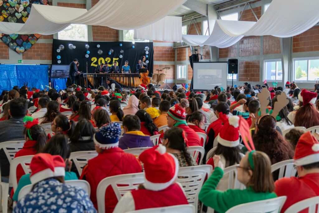 Con aplausos y alegría fueron recibidos los integrantes de la Marimba de Concierto de Bellas Artes.