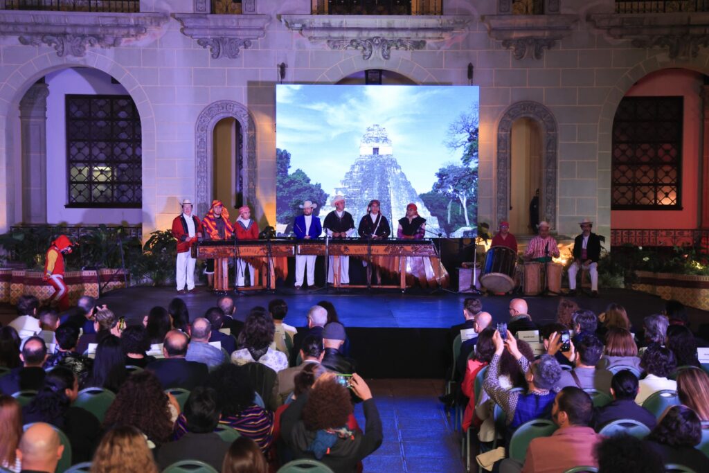 El Patio de la Paz, del Palacio Nacional de la Cultura fue el escenario de la inauguración.