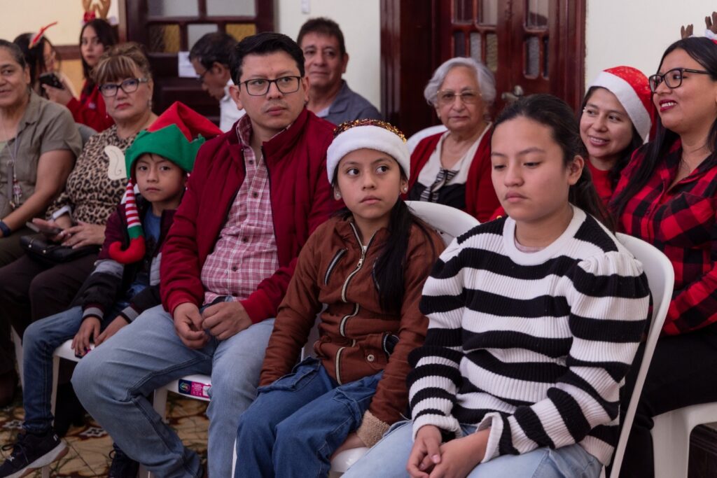 Al concluir la presentación las marimbistas compartieron con el público presente un tradicional ponche para finalizar este dulce encuentro musical.