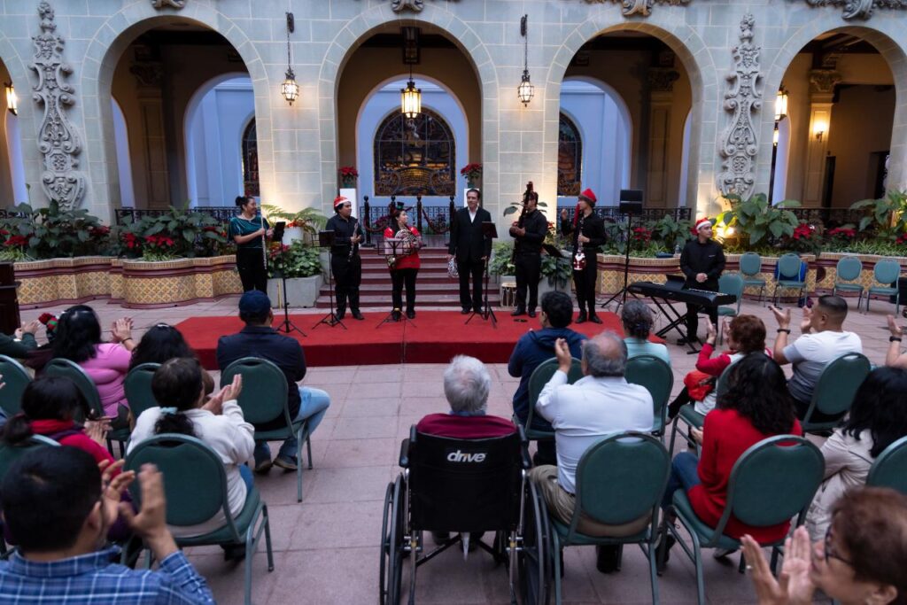 El Quinteto Xocomil presentó esta tarde el concierto “Vientos de Navidad”.