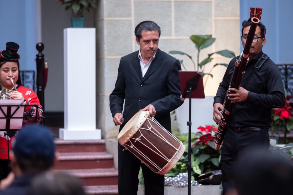El público también disfrutaron de la interpretación de los temas “Mary, Did You Know” y “The First Noel”.