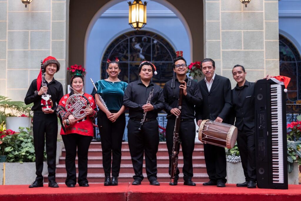 El quinteto está integrado por Rubí Escobar (flauta), Ángela Jayes (corno), Marlon Chacón (fagot), Joaquín Paniagua (oboe) y Ben Levi Girón (clarinete).  En esta ocasión, estuvo acompañado por el pianista invitado, Jr. Medina y del multinstrumentista Nick Artola.