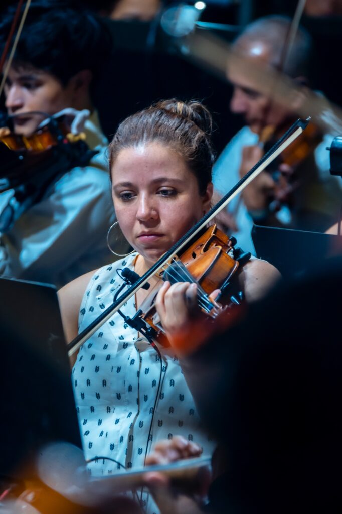 Este año la Orquesta Sinfónica Nacional se presentó por primera vez en el Puerto de San José, y en 2024 el cuerpo artístico completo sorprendió al público de la Isla de Flores, Petén.